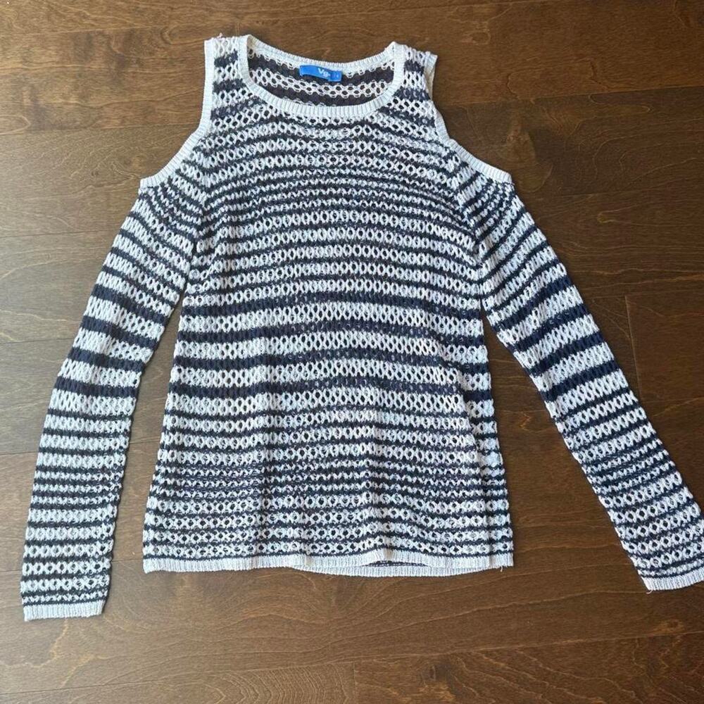 White and navy crochet top